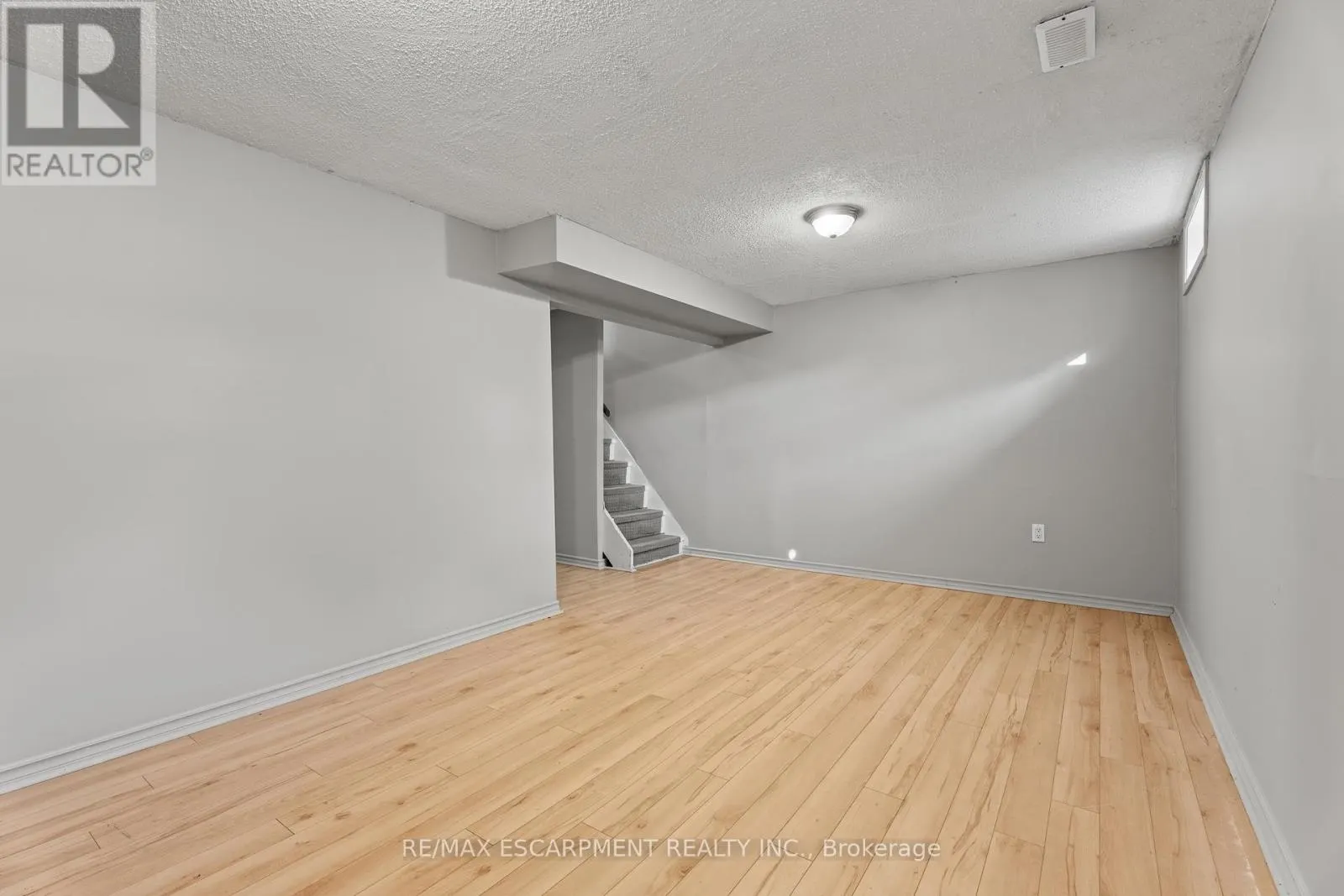 33 - 1301 UPPER GAGE AVENUE