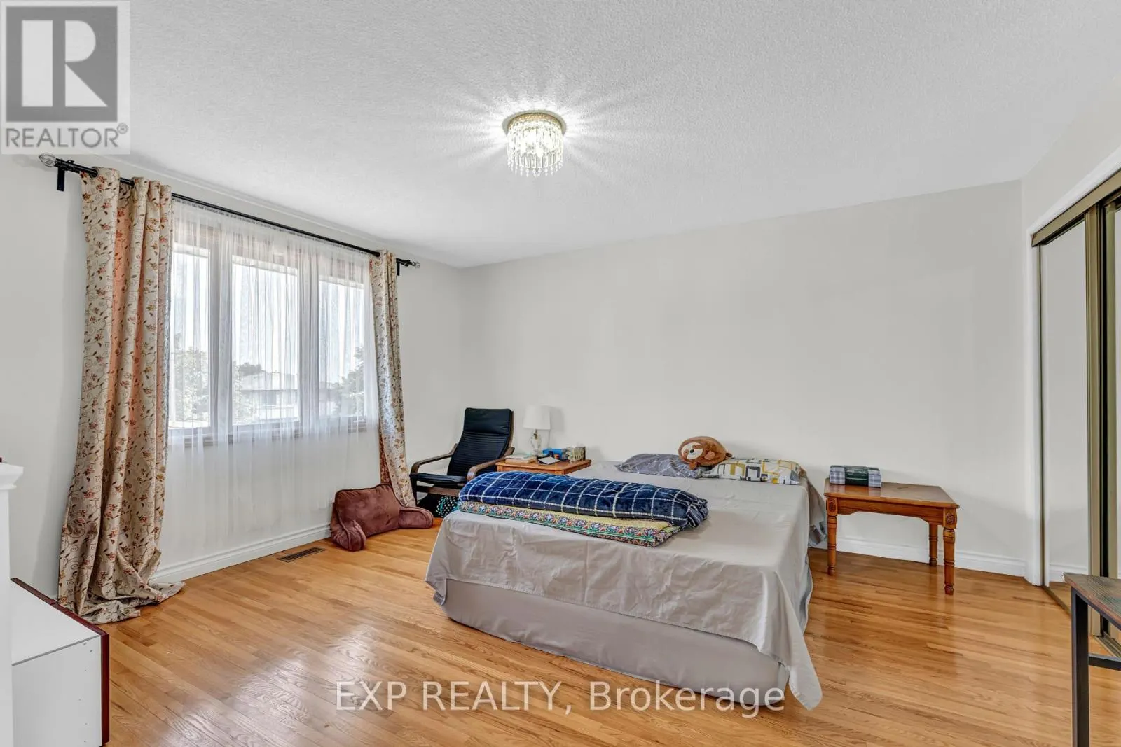 2 GLENCREST AVENUE