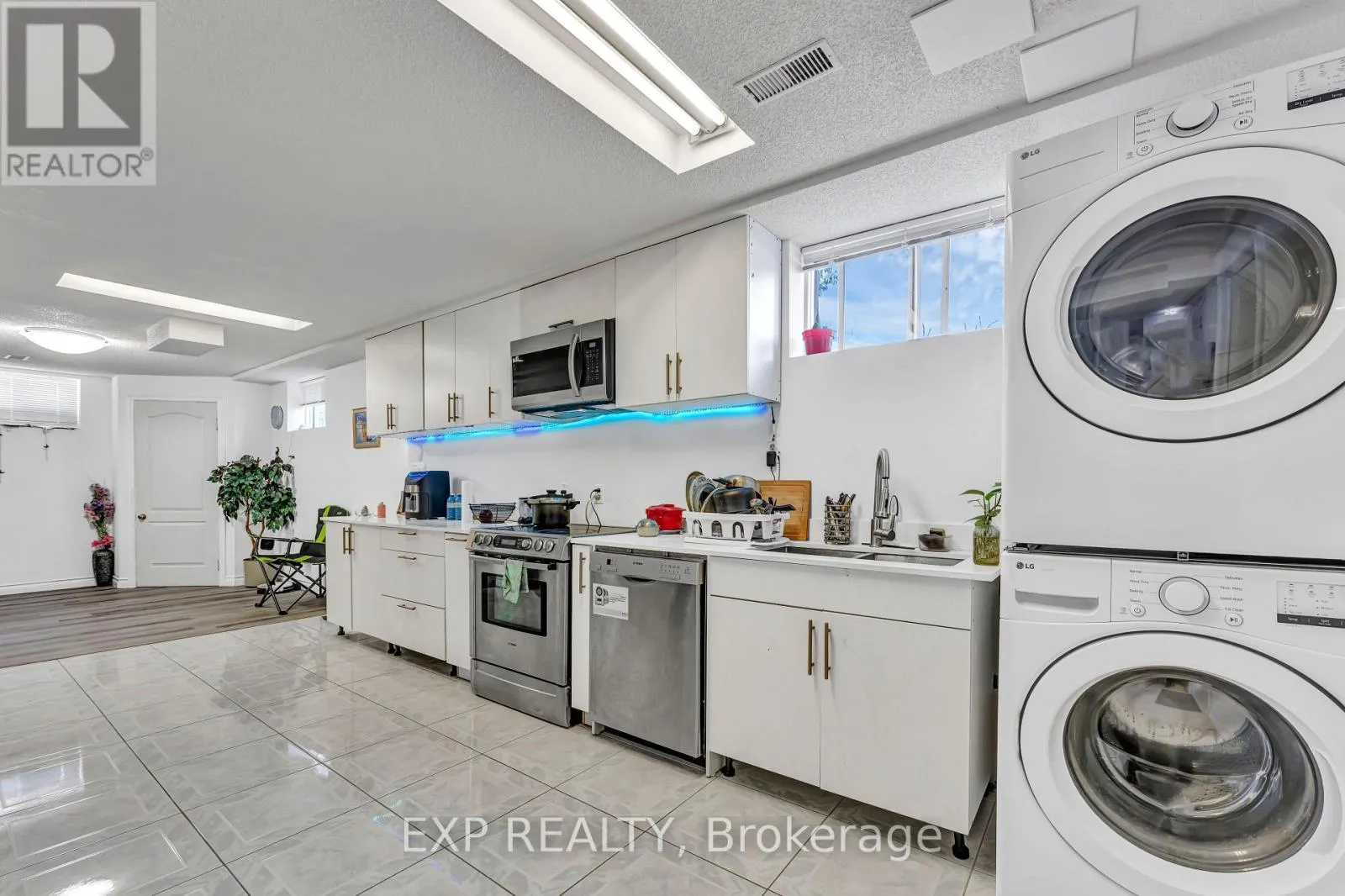 2 GLENCREST AVENUE