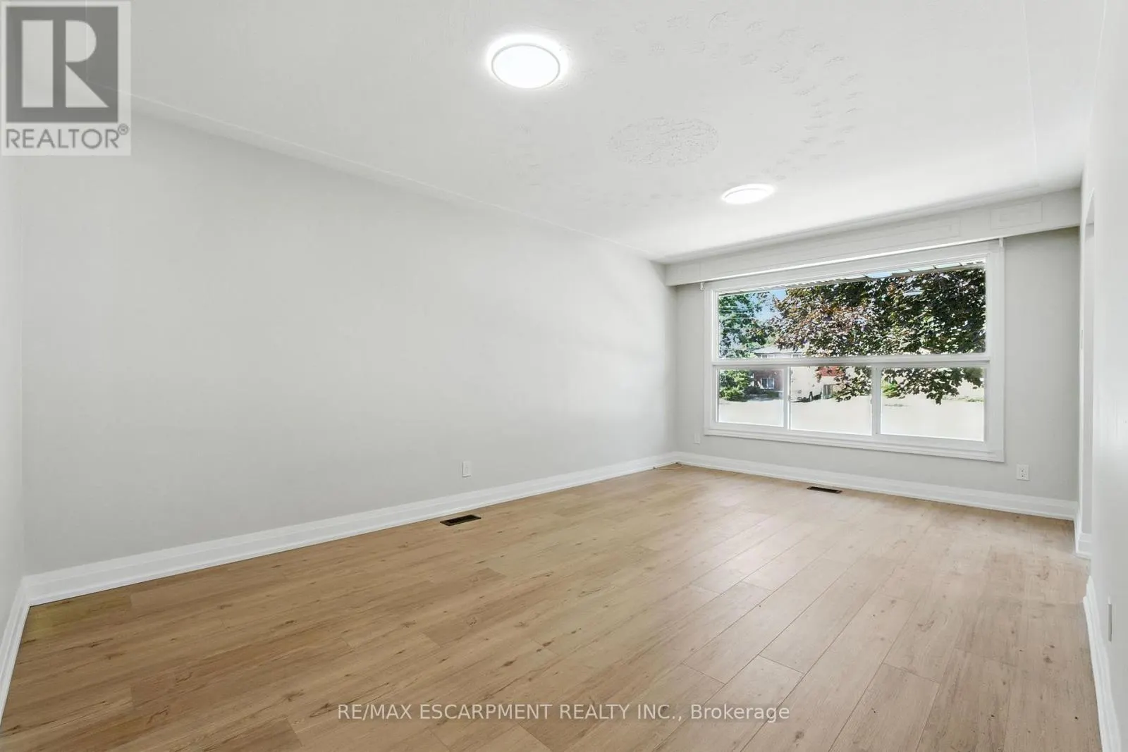 929 UPPER OTTAWA STREET