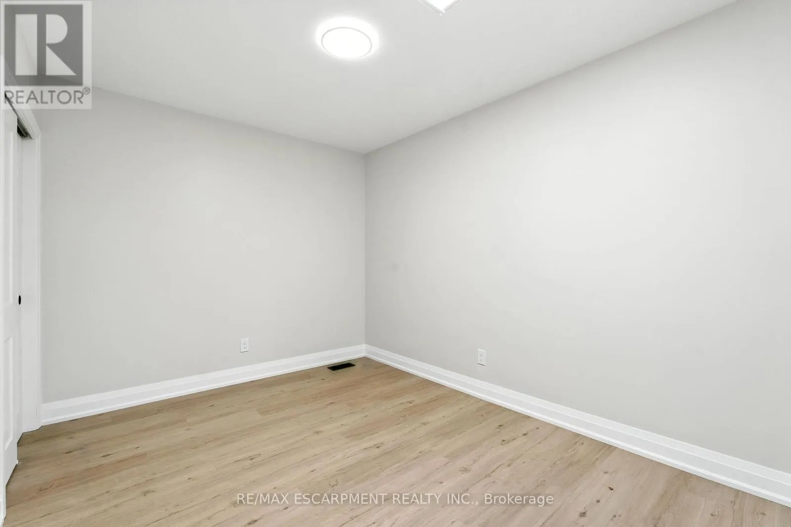 929 UPPER OTTAWA STREET