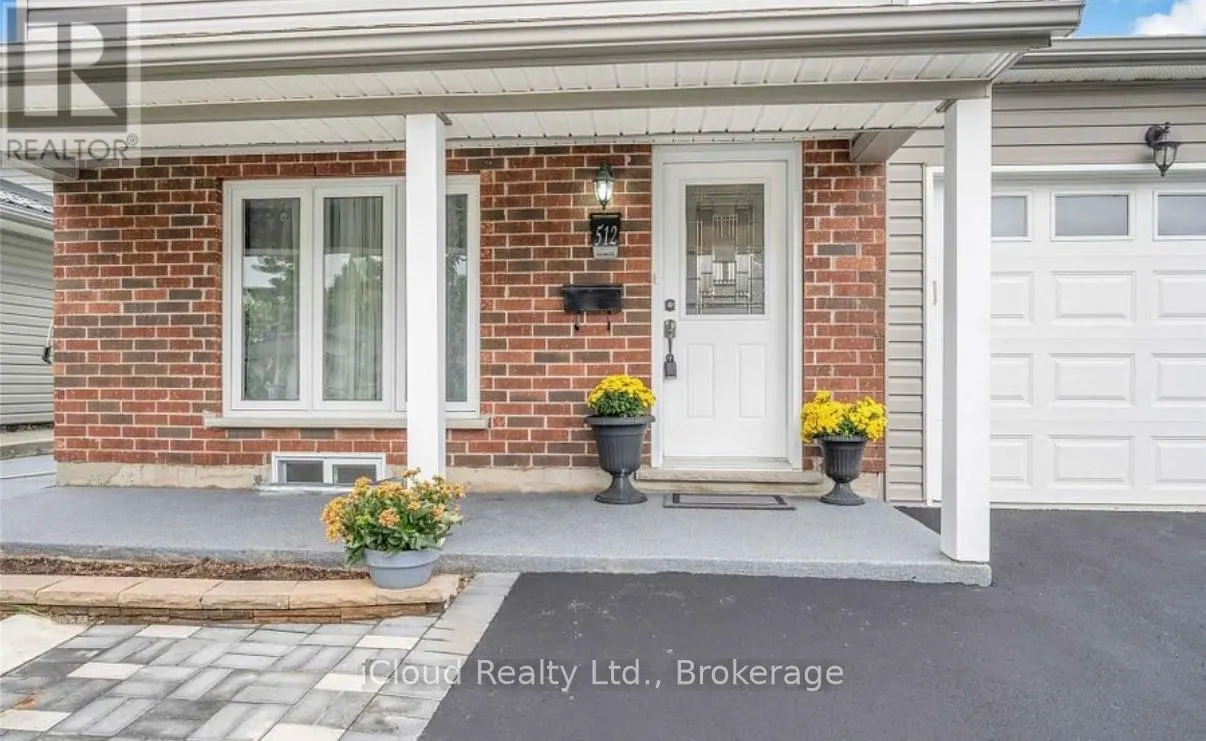 512 PINETREE CRESCENT