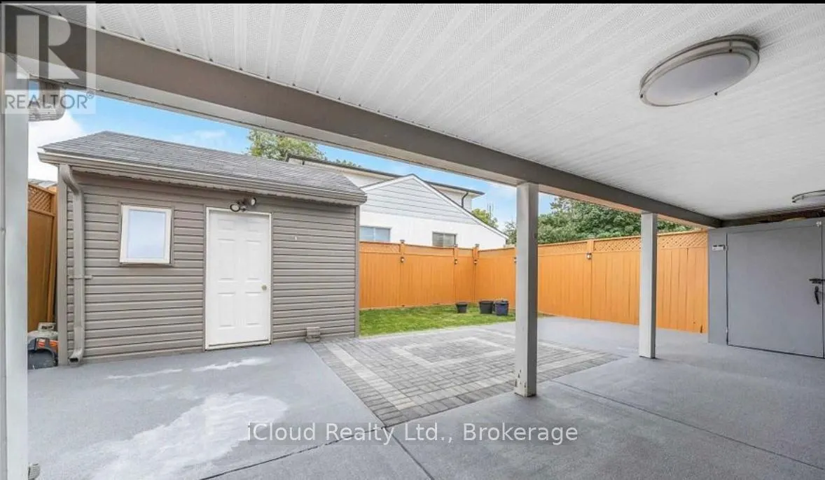 512 PINETREE CRESCENT