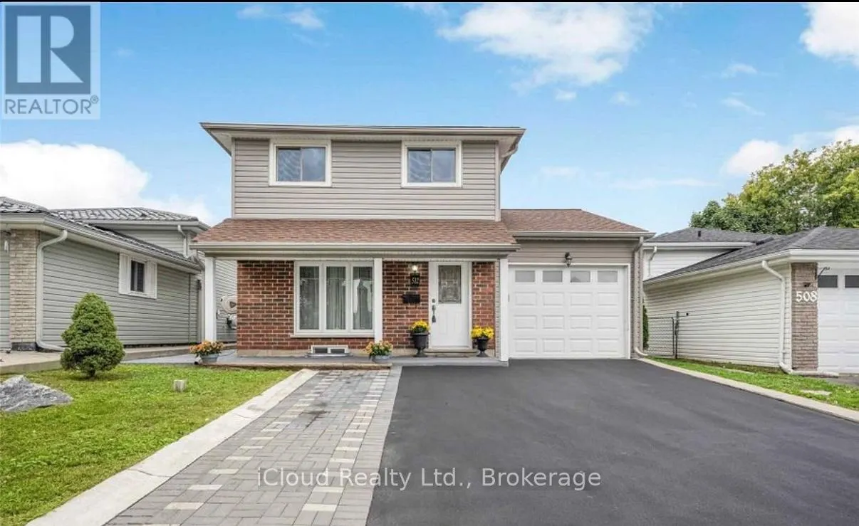 512 PINETREE CRESCENT