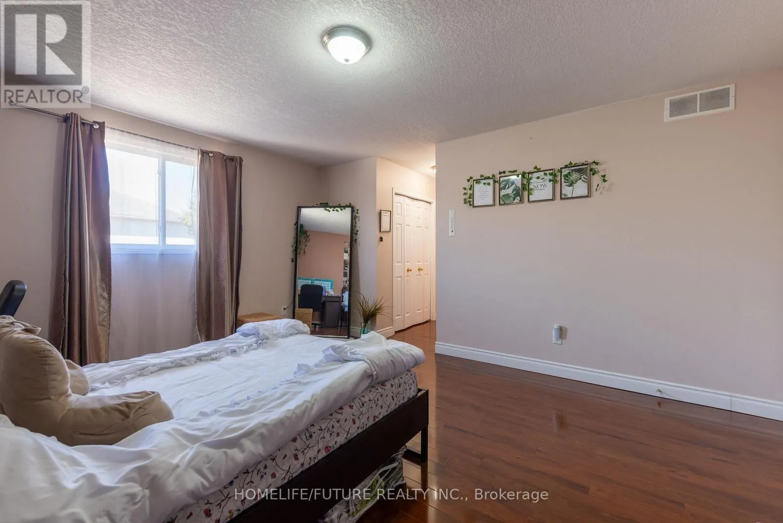 264 HOLBEACH COURT