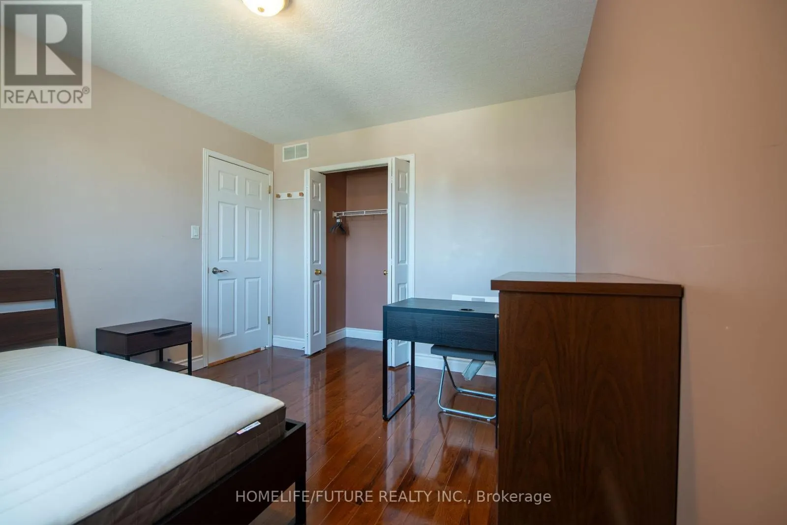 264 HOLBEACH COURT
