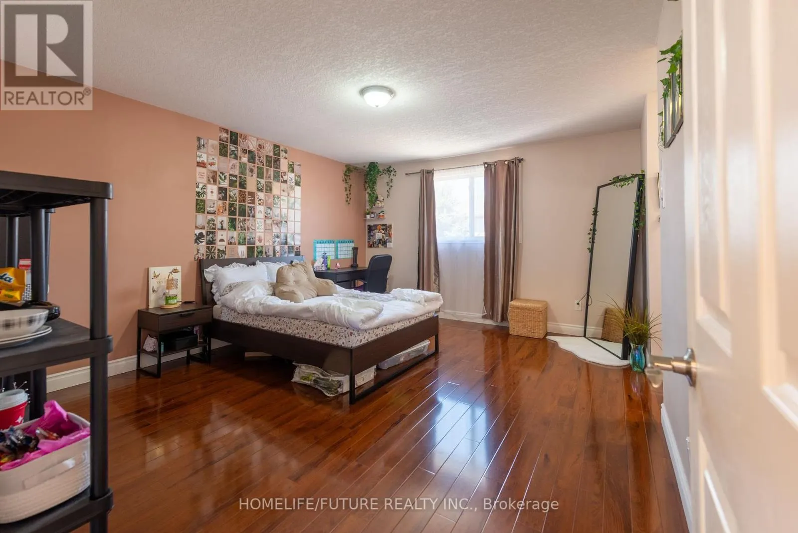 264 HOLBEACH COURT
