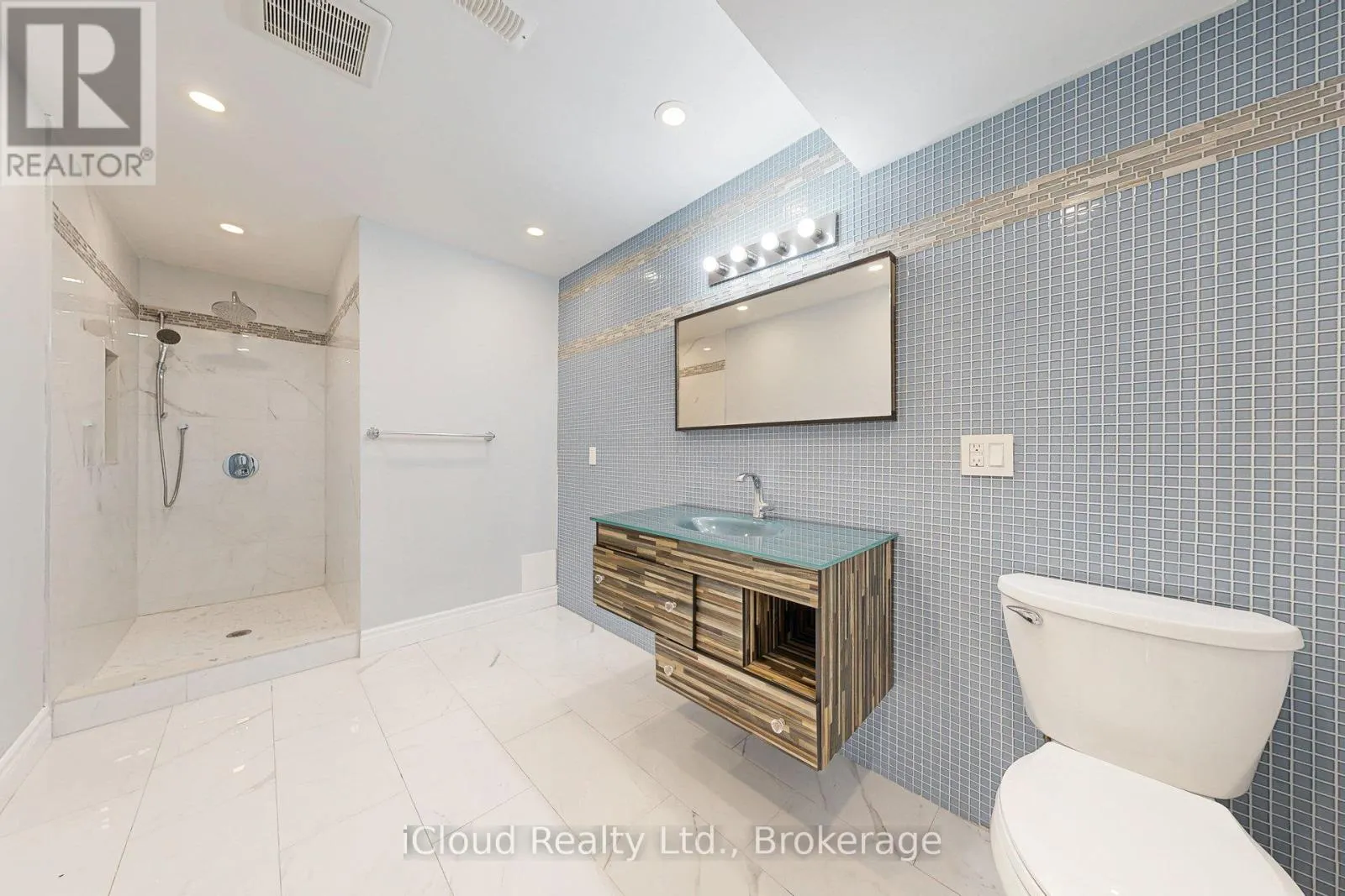 7 RIESLING COURT