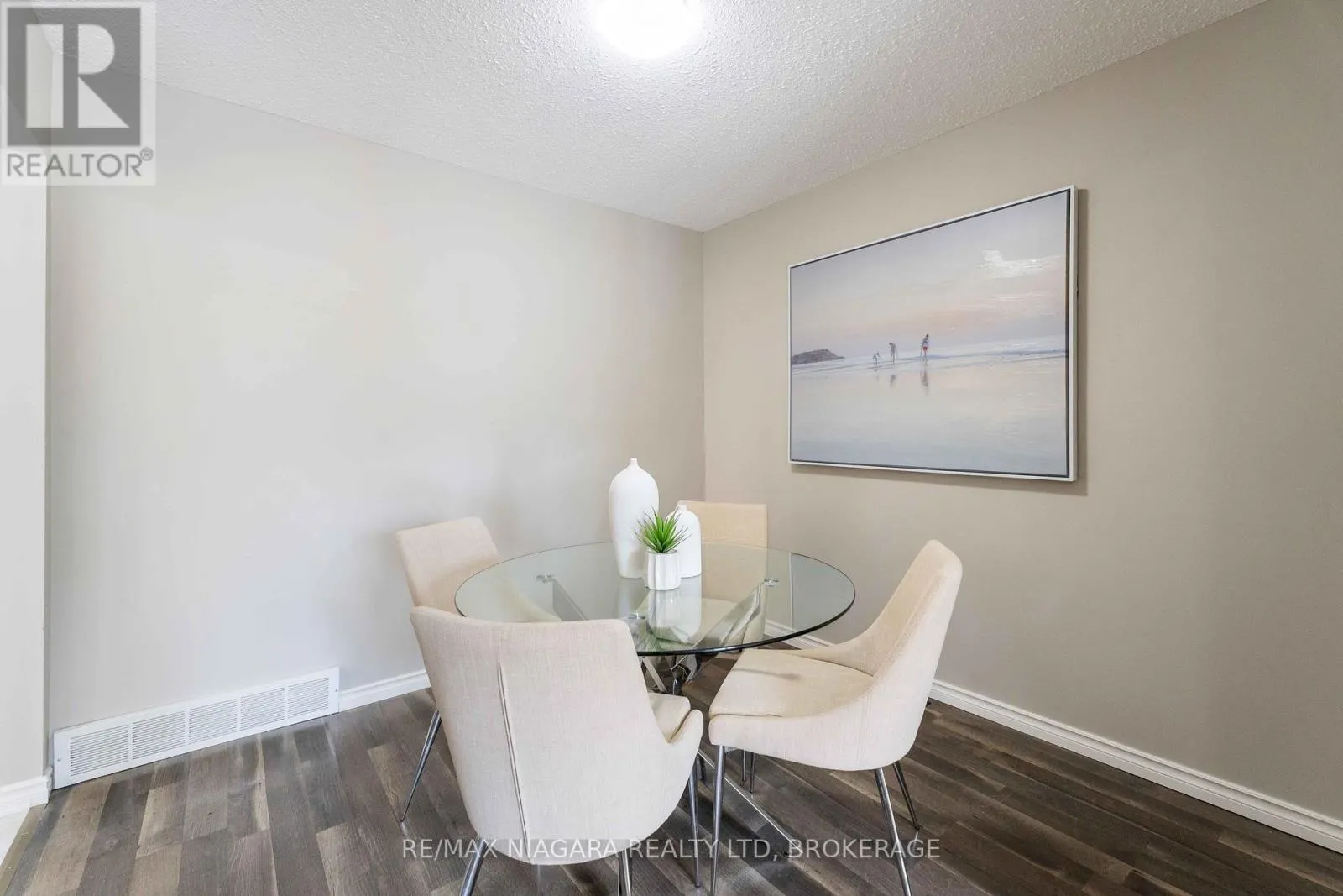 8299 MUNDARE CRESCENT