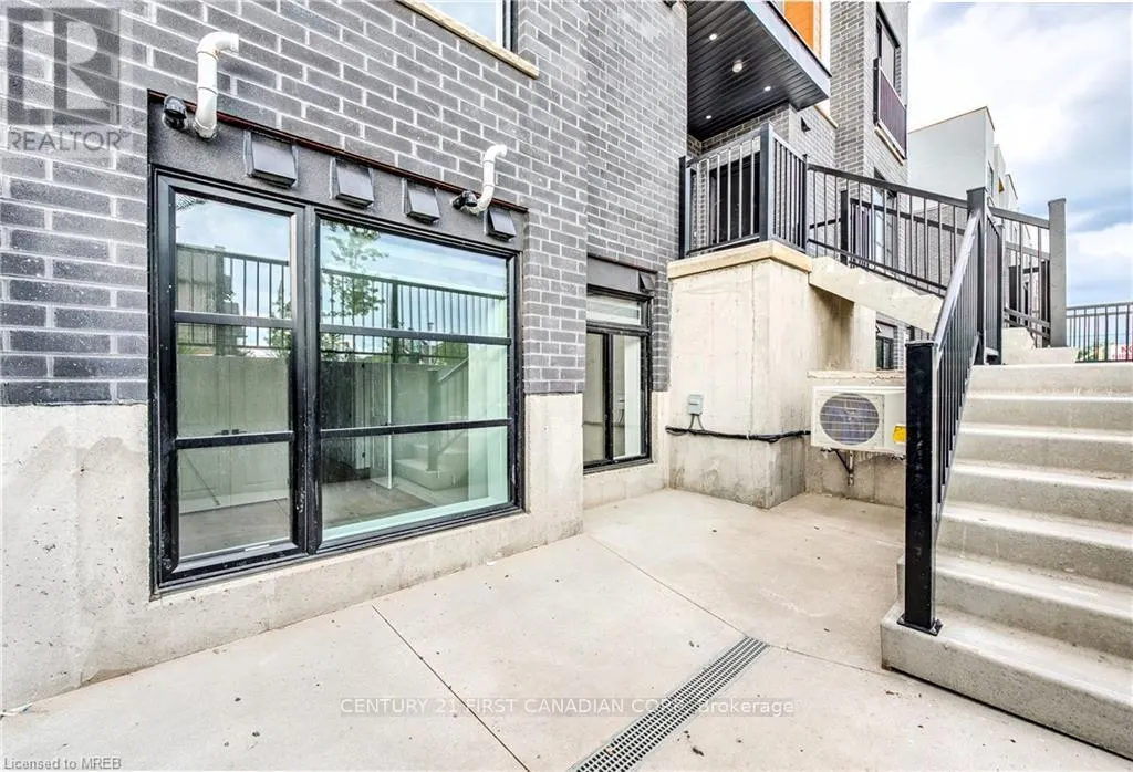 33 - 3900 SAVOY STREET, #33