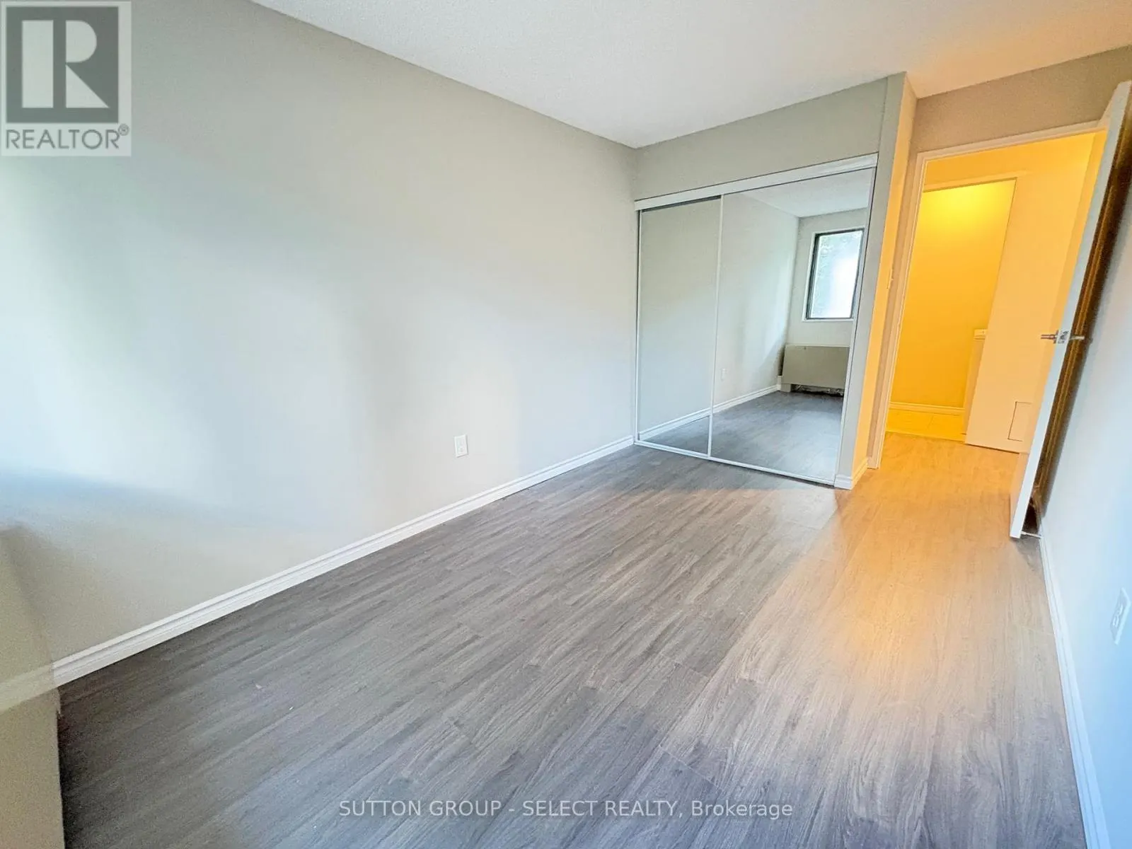 111 - 1600 ADELAIDE STREET N, #111