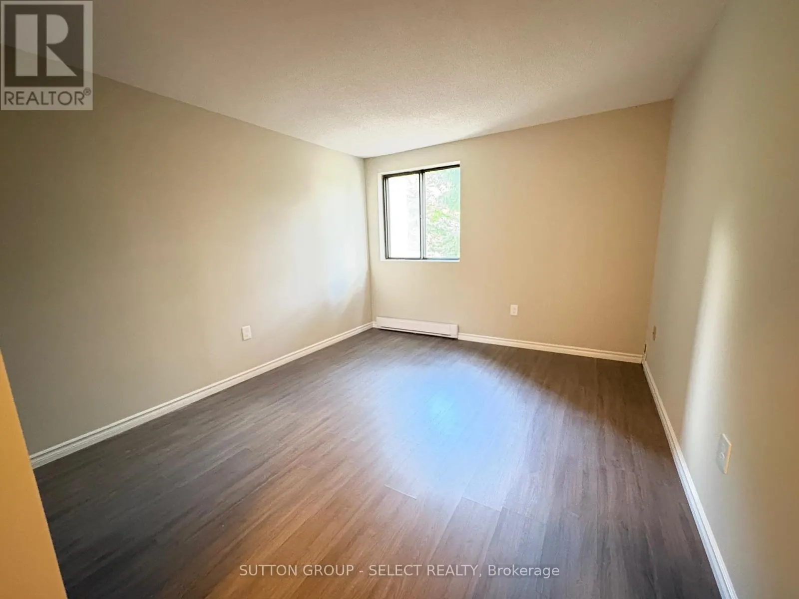 111 - 1600 ADELAIDE STREET N, #111