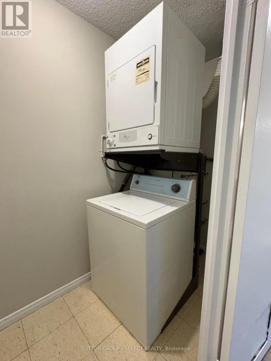 111 - 1600 ADELAIDE STREET N, #111