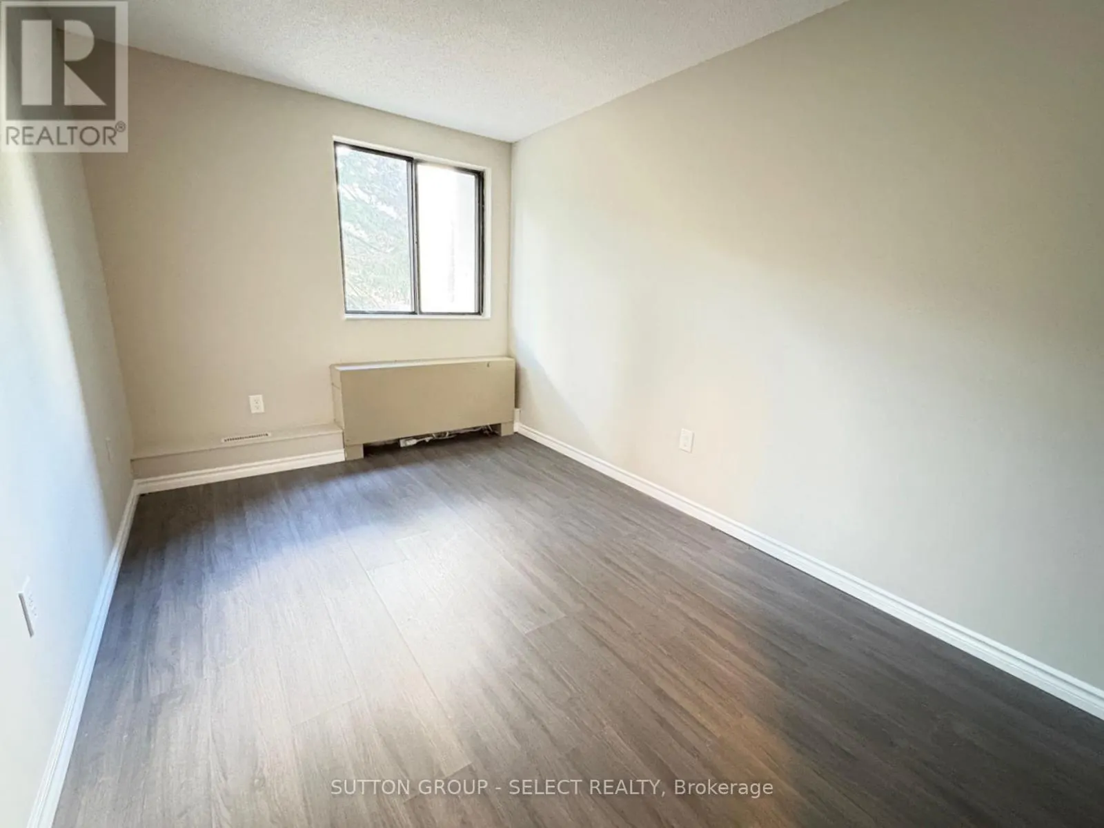 111 - 1600 ADELAIDE STREET N, #111