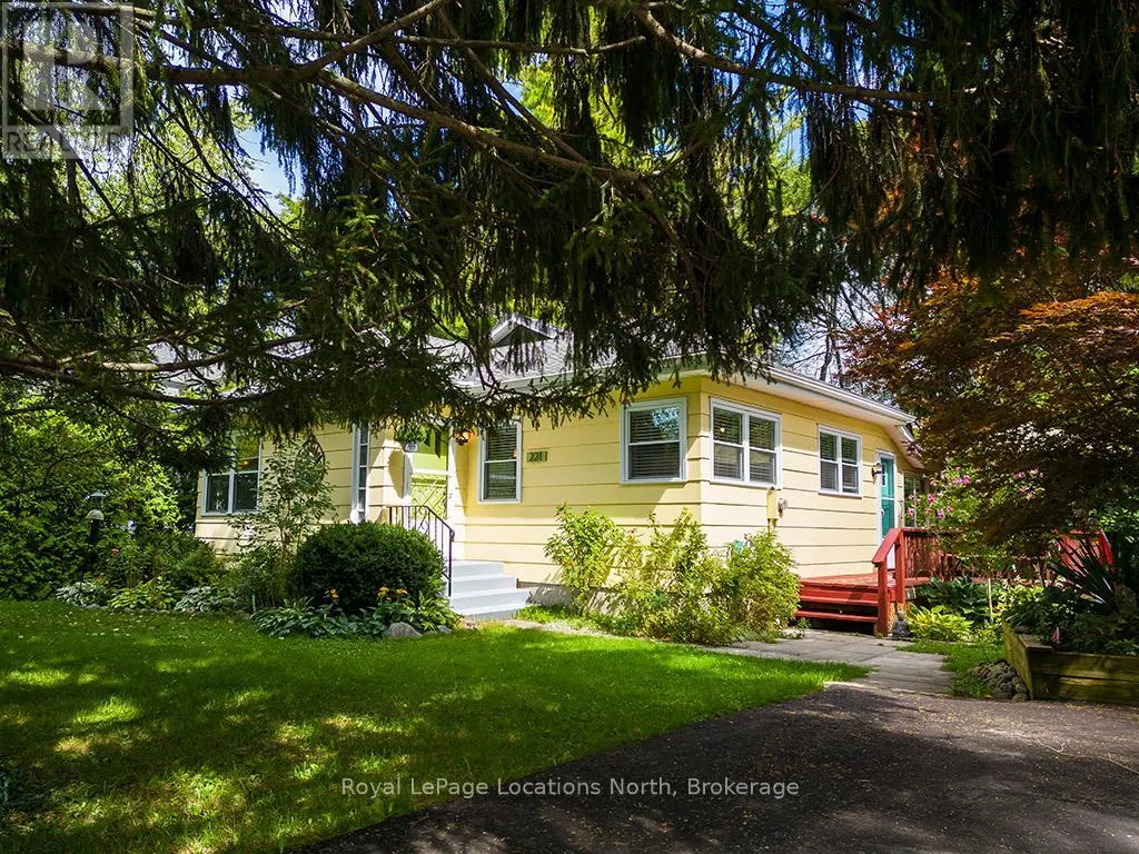 221 GRAHAM STREET