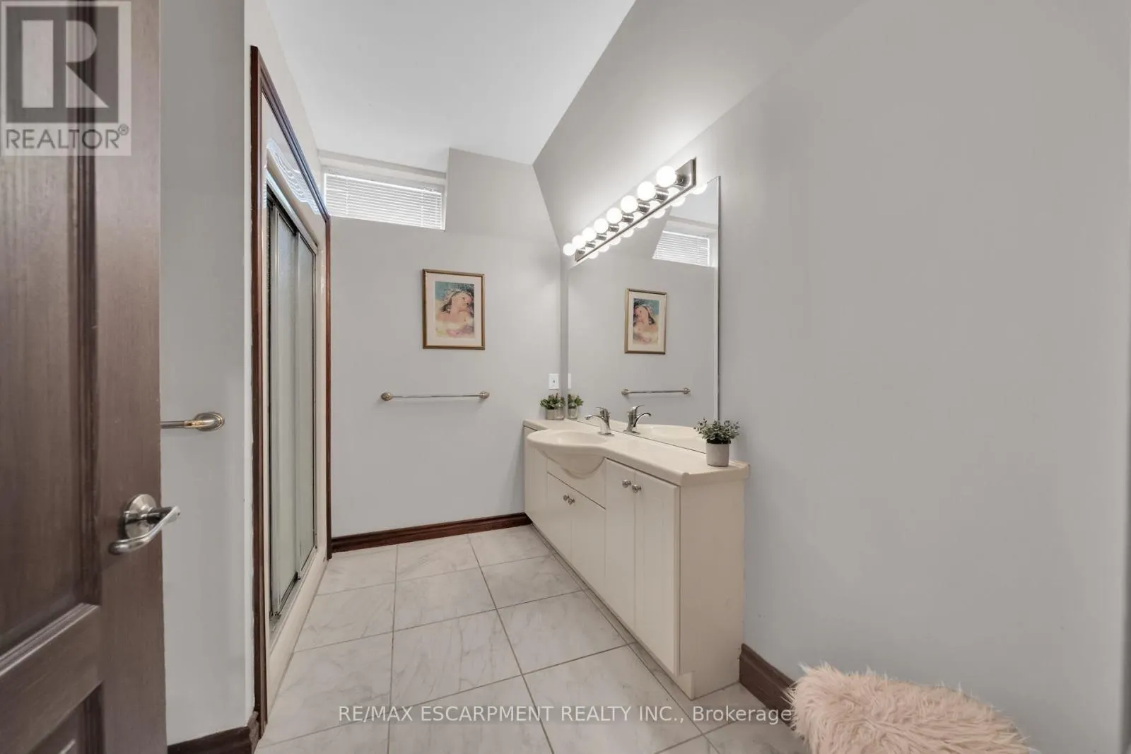 117 CHRISTOPHER DRIVE