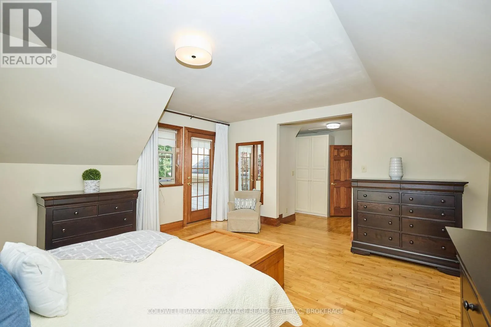 4698 SANDY COVE DRIVE