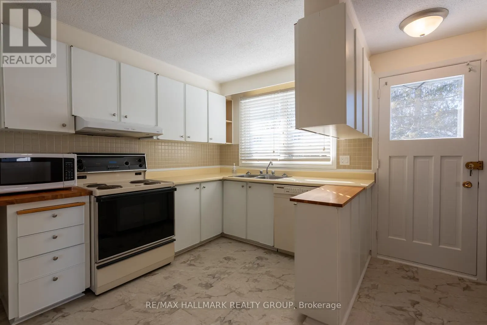 2429 OGILVIE ROAD