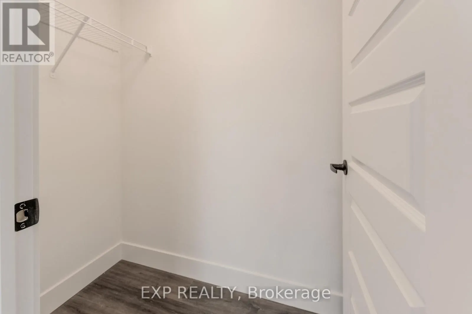516 - 103 ROGER STREET