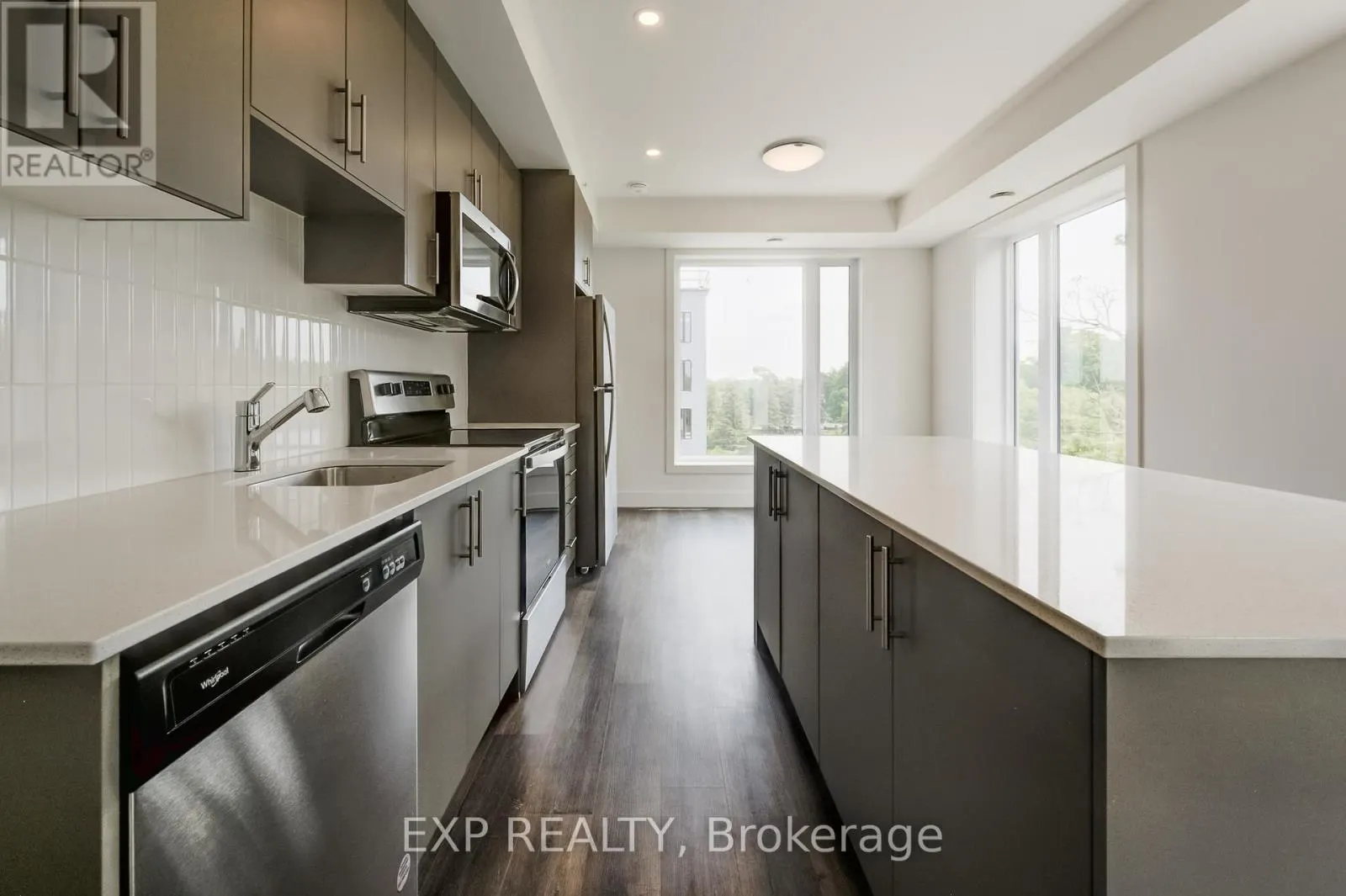 516 - 103 ROGER STREET