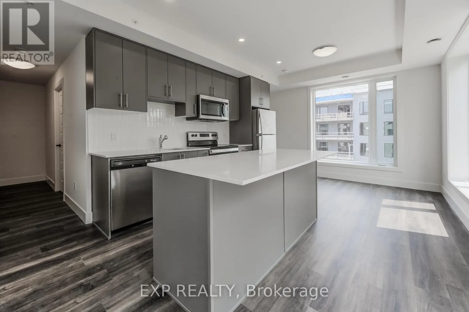 516 - 103 ROGER STREET