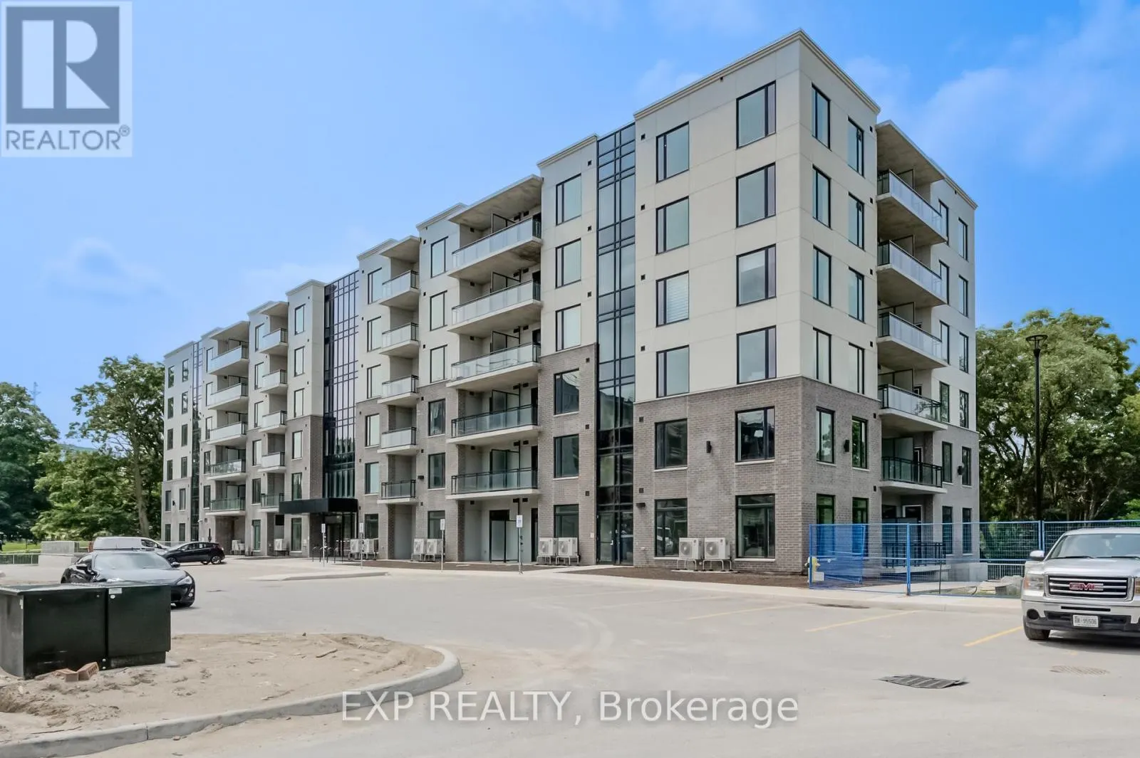 516 - 103 ROGER STREET