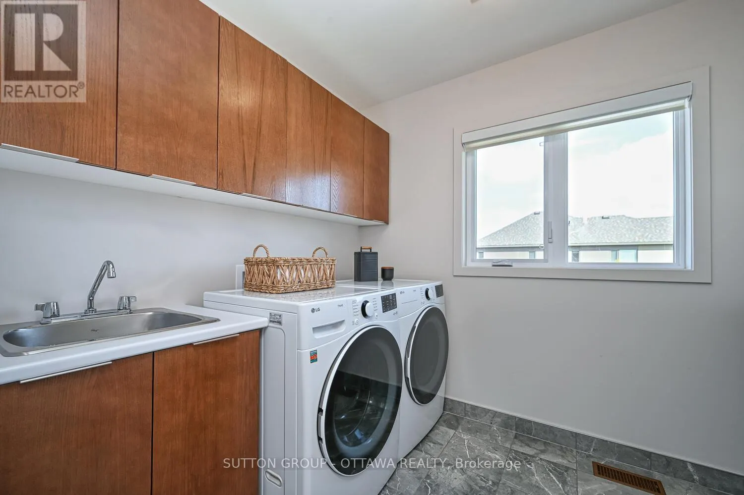 732 WOOLER PLACE