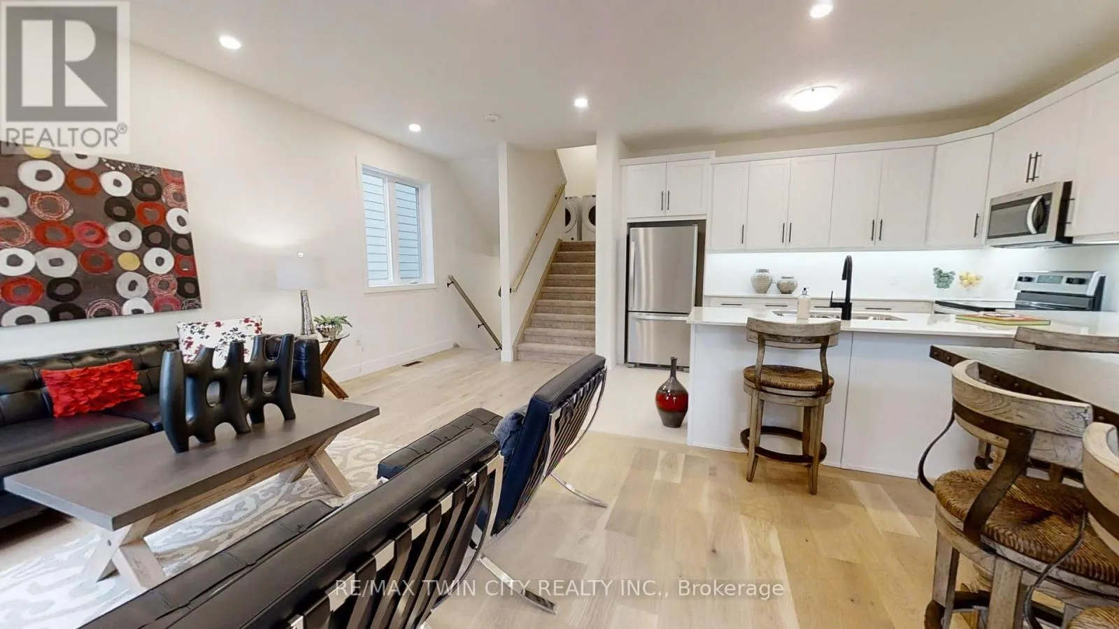 947 DEVERON CRESCENT