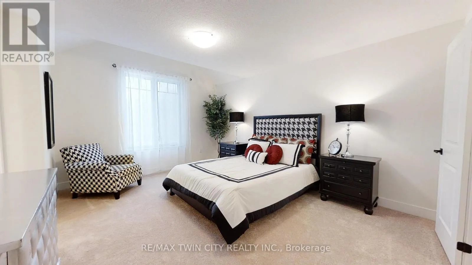 947 DEVERON CRESCENT