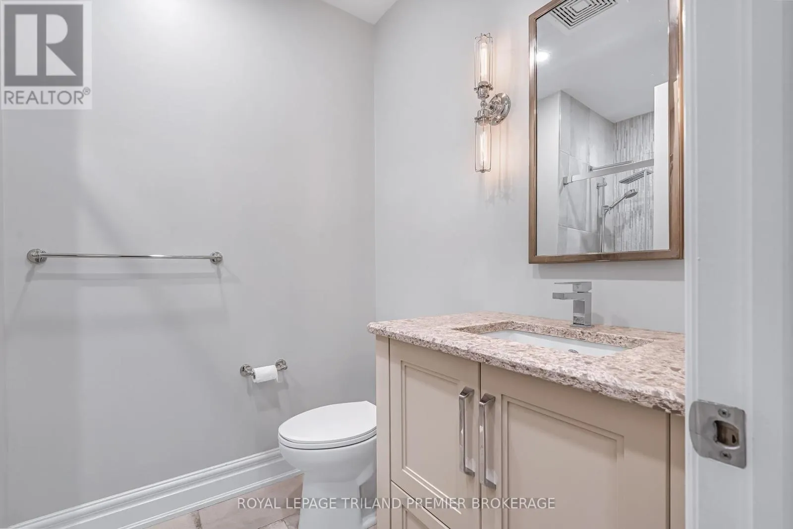 202 - 122 WORTLEY ROAD, #202