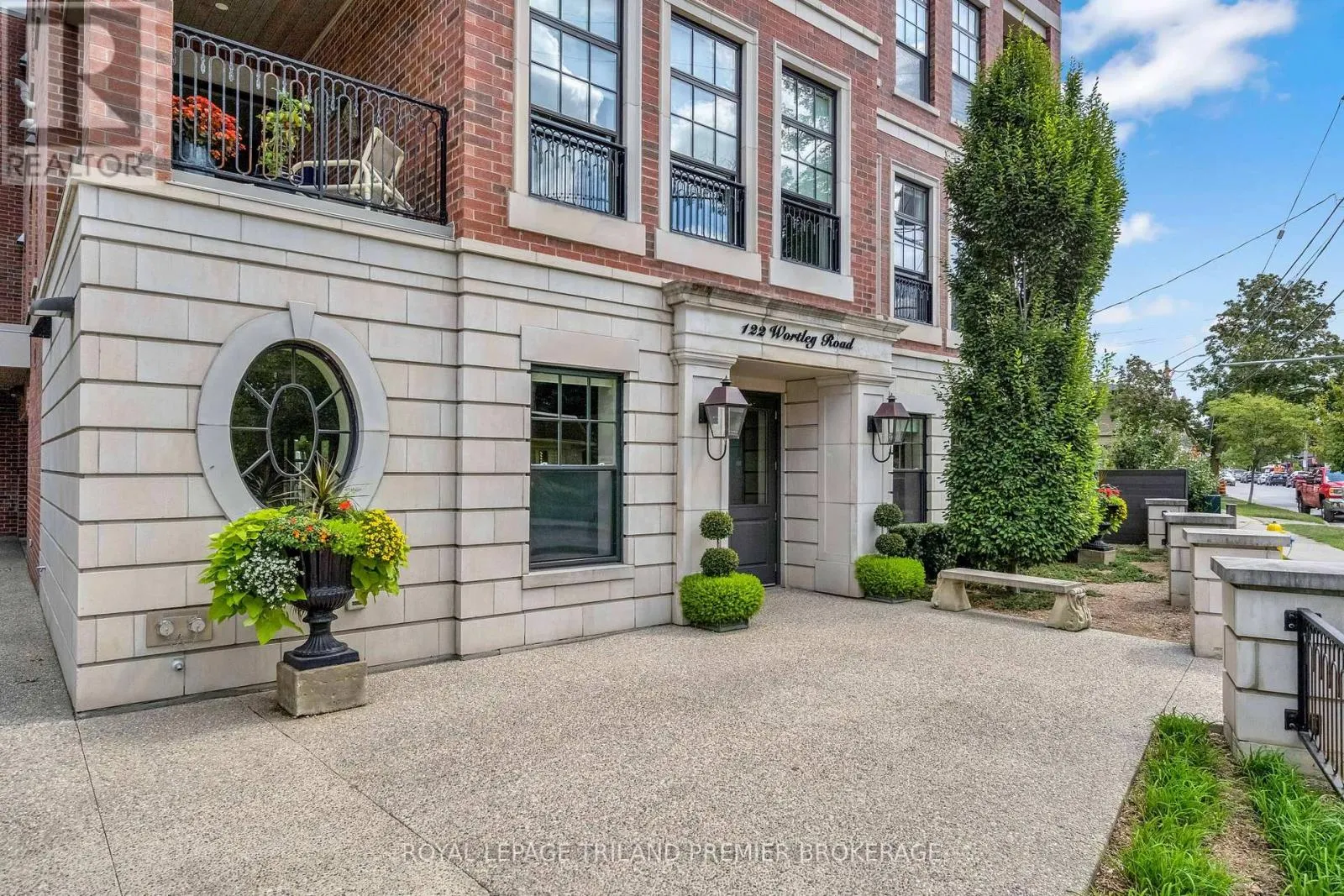 202 - 122 WORTLEY ROAD, #202