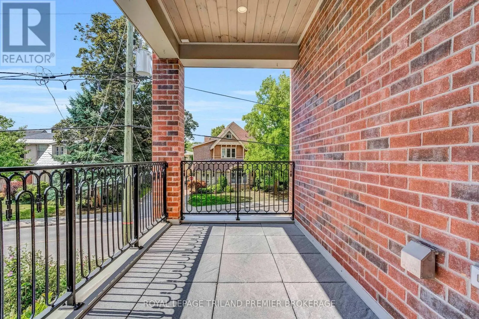 202 - 122 WORTLEY ROAD, #202