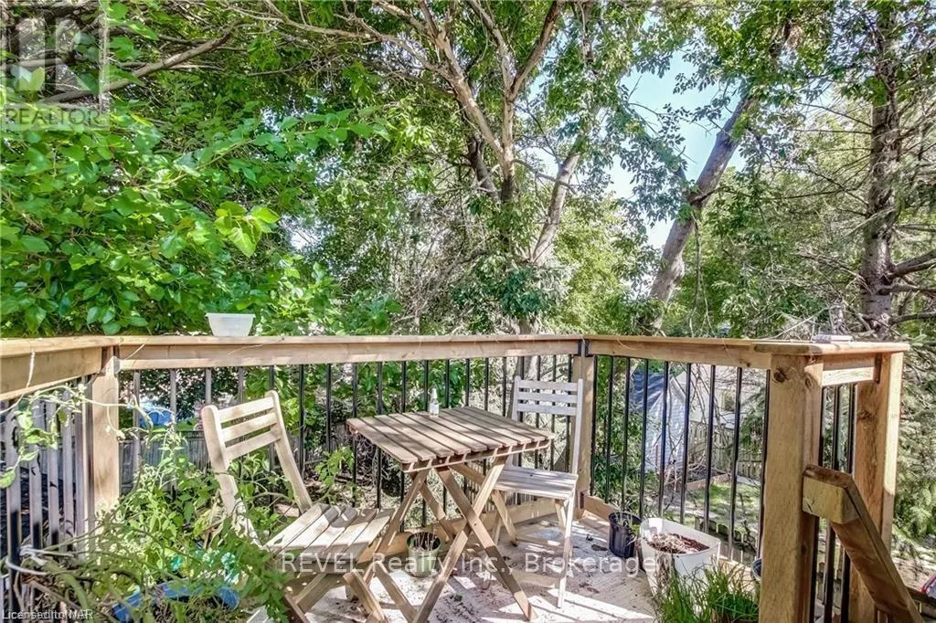 UPPER - 5 LINWOOD STREET, #Upper