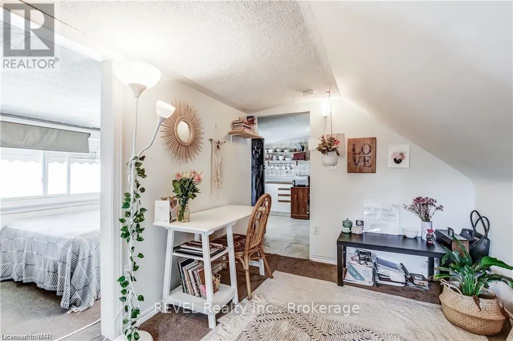 UPPER - 5 LINWOOD STREET, #Upper