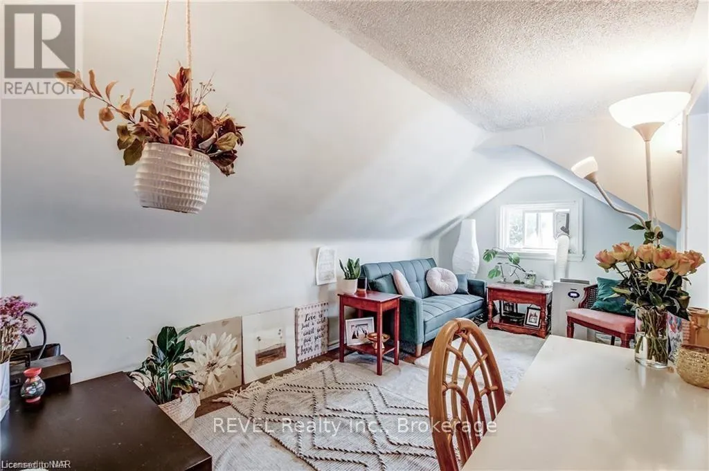 UPPER - 5 LINWOOD STREET, #Upper