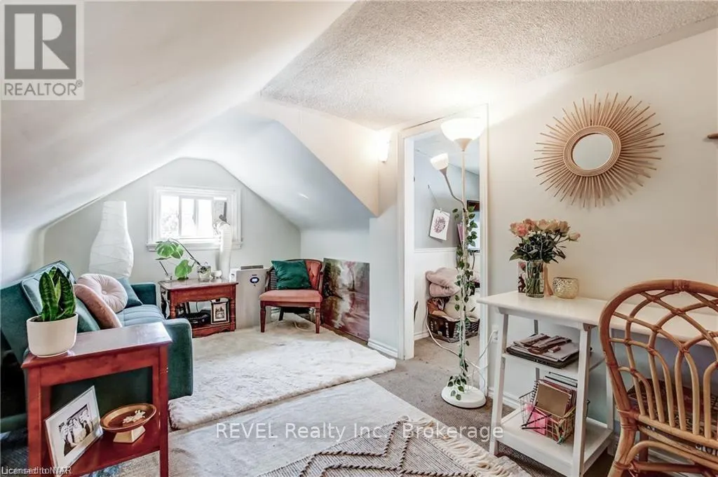 UPPER - 5 LINWOOD STREET, #Upper