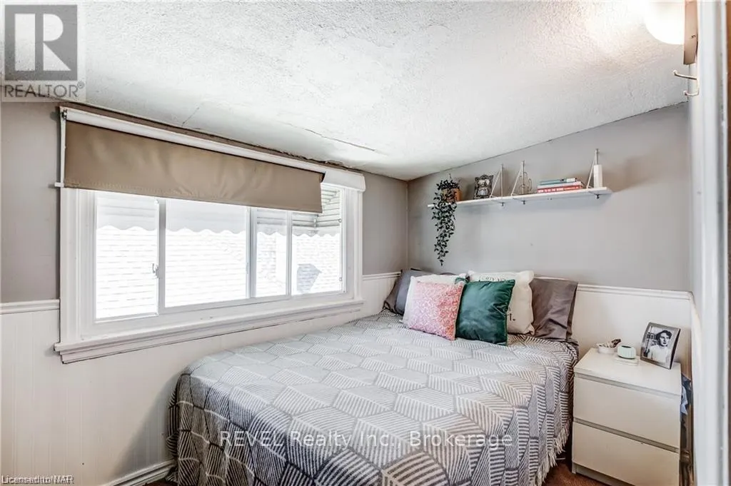 UPPER - 5 LINWOOD STREET, #Upper