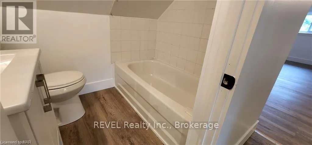UPPER - 5 LINWOOD STREET, #Upper