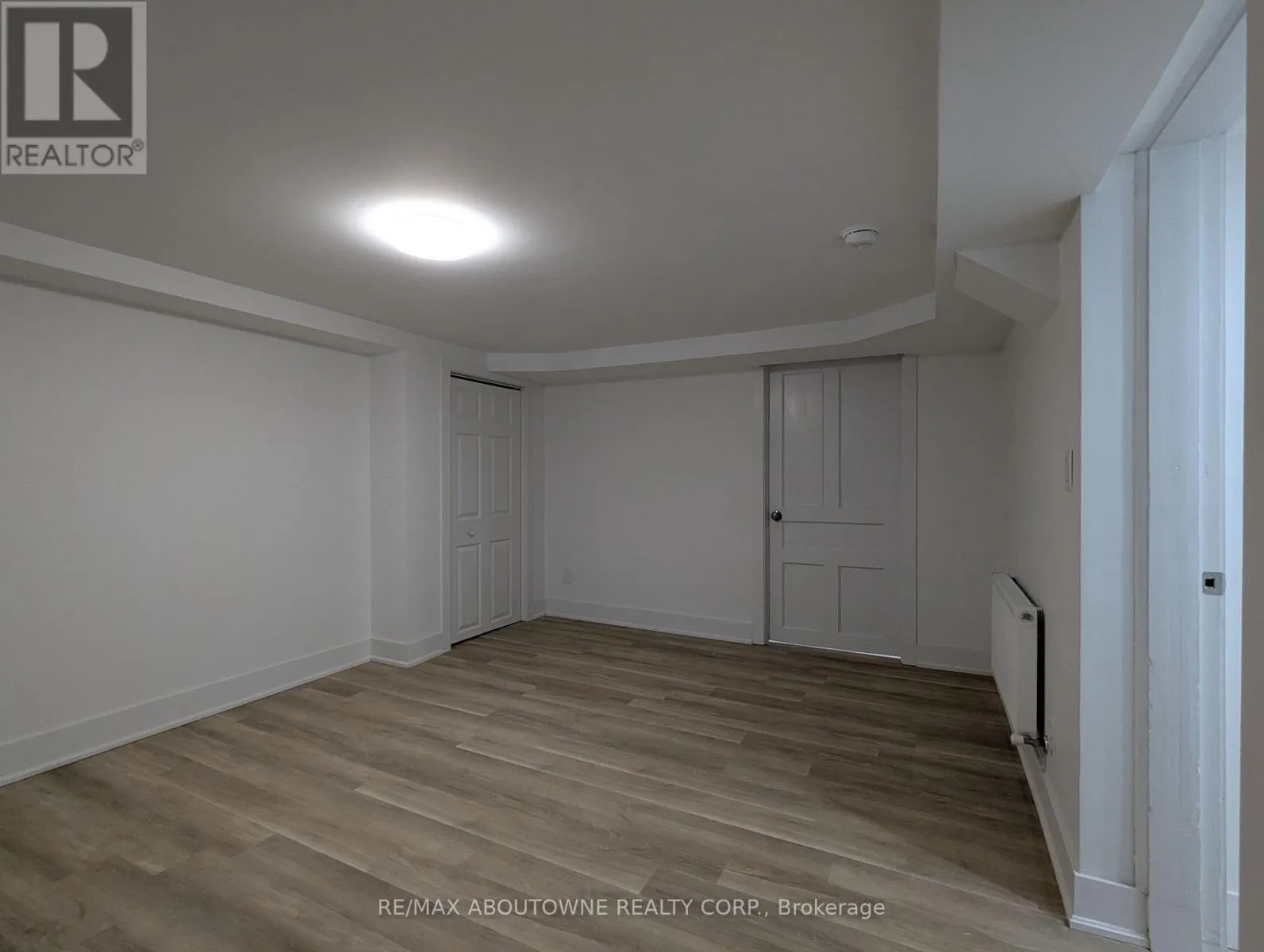 LOWER - 439 BAY STREET N