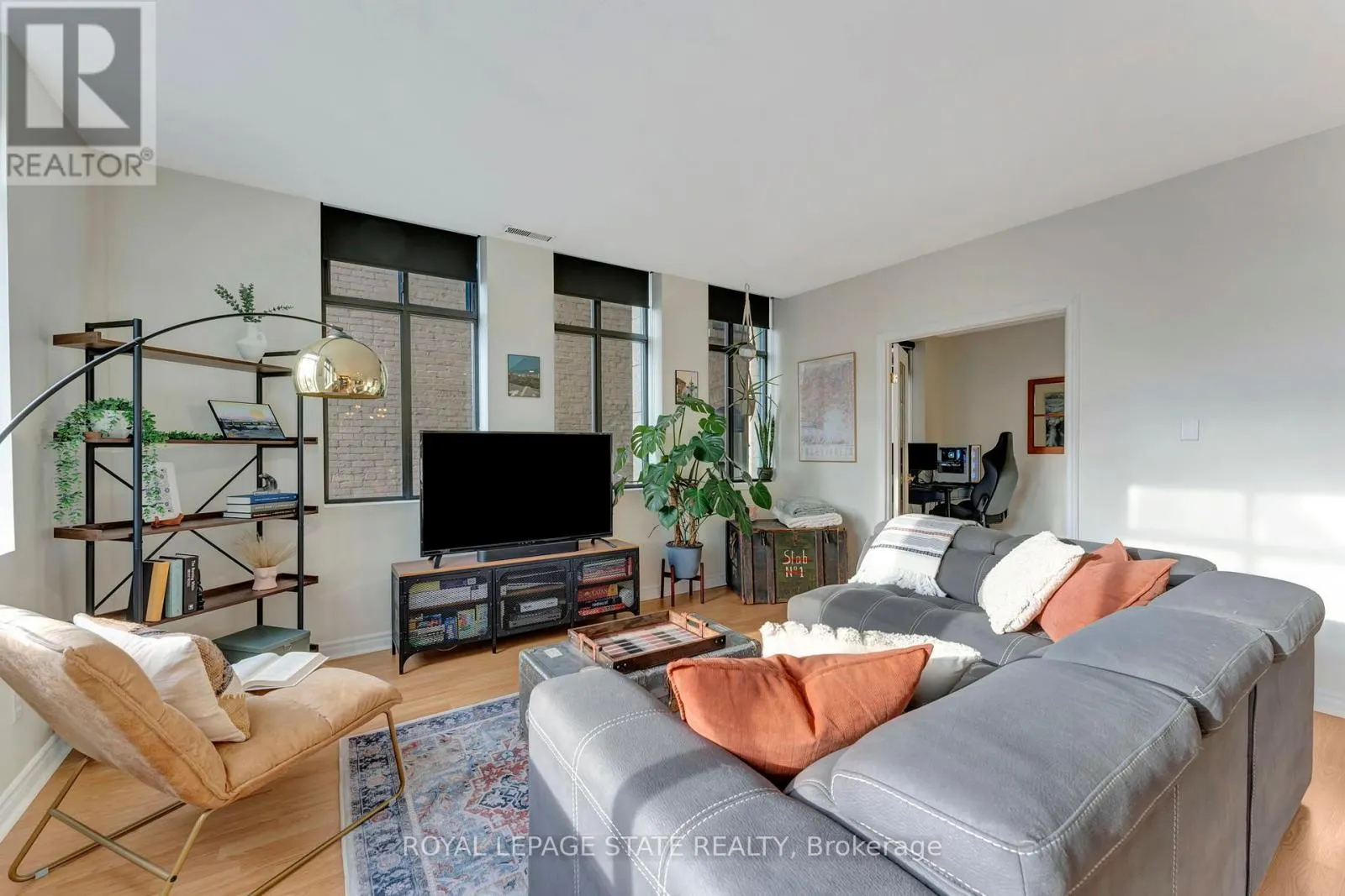 701 - 36 JAMES STREET S