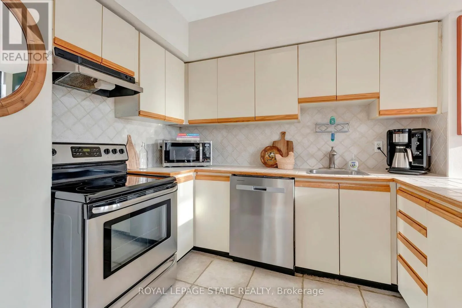 701 - 36 JAMES STREET S