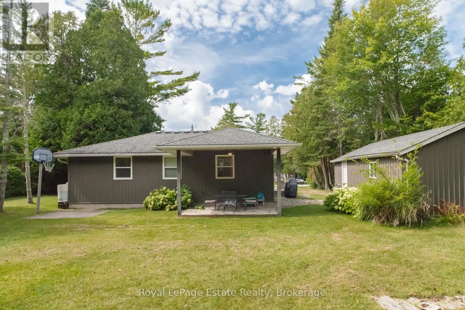 407 HURON AVENUE