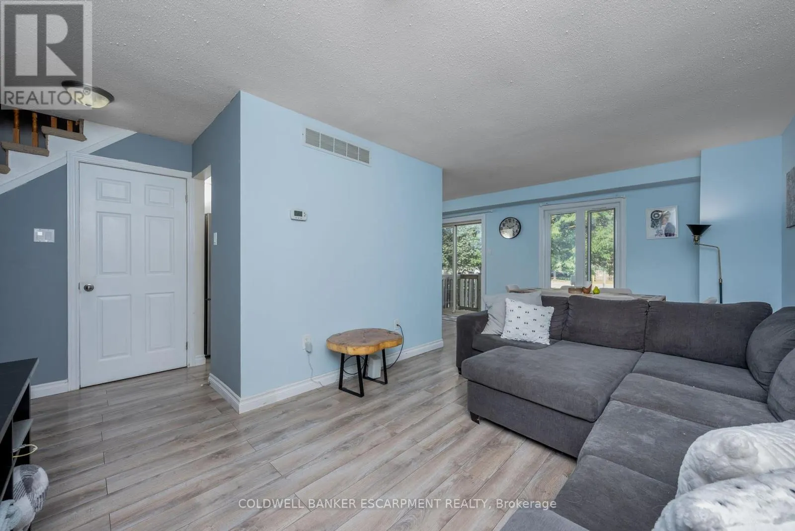 181 - 302 COLLEGE AVENUE W