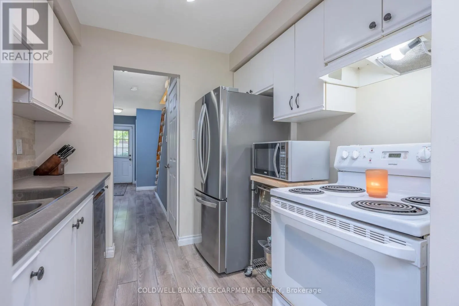 181 - 302 COLLEGE AVENUE W