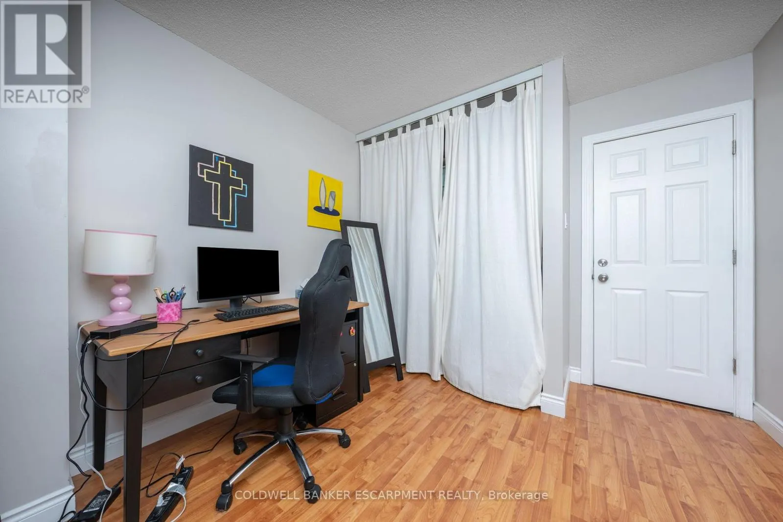 181 - 302 COLLEGE AVENUE W