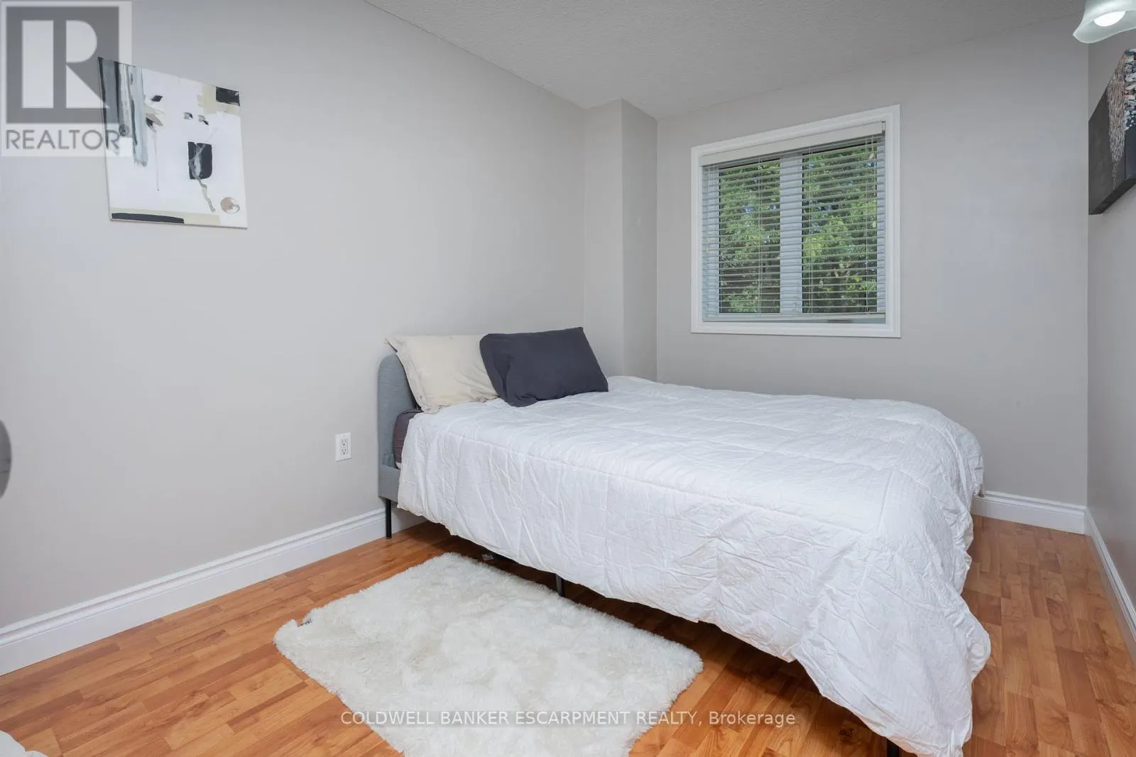 181 - 302 COLLEGE AVENUE W