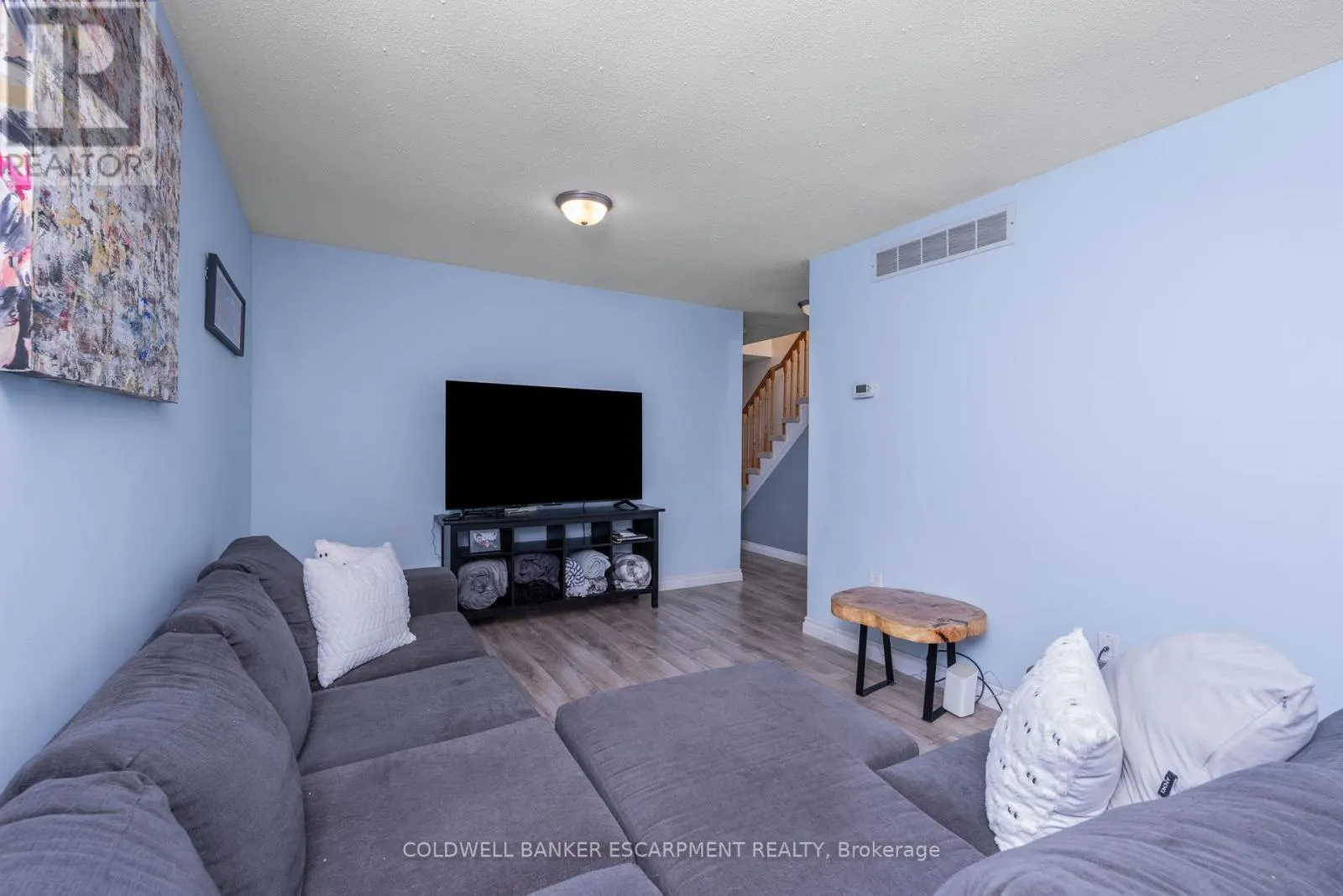 181 - 302 COLLEGE AVENUE W