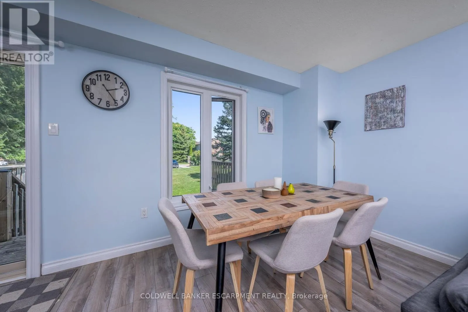 181 - 302 COLLEGE AVENUE W