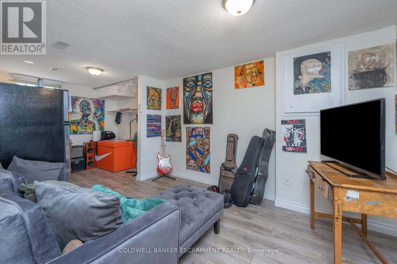 181 - 302 COLLEGE AVENUE W