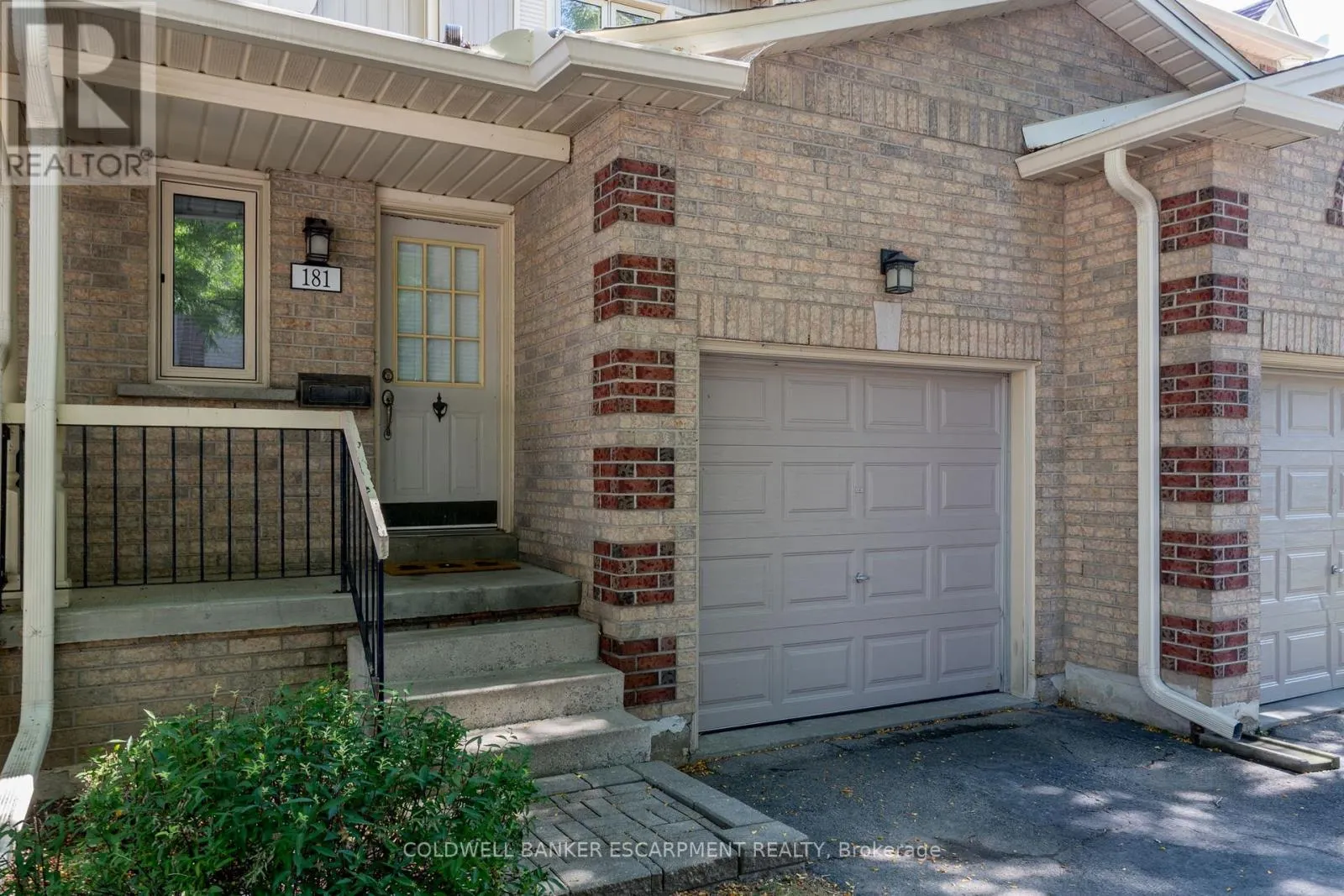 181 - 302 COLLEGE AVENUE W
